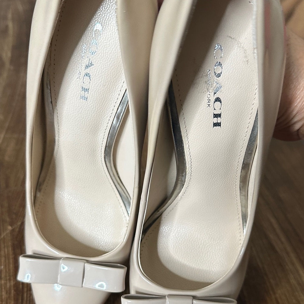 Coach Nude Patent Leather Pointed Toe Pumps with Bow - Picture 5 of 12